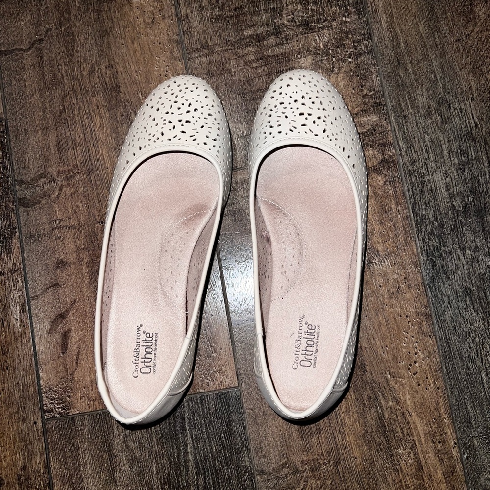 Croft & Barrow Women's Cream Perforated Flats